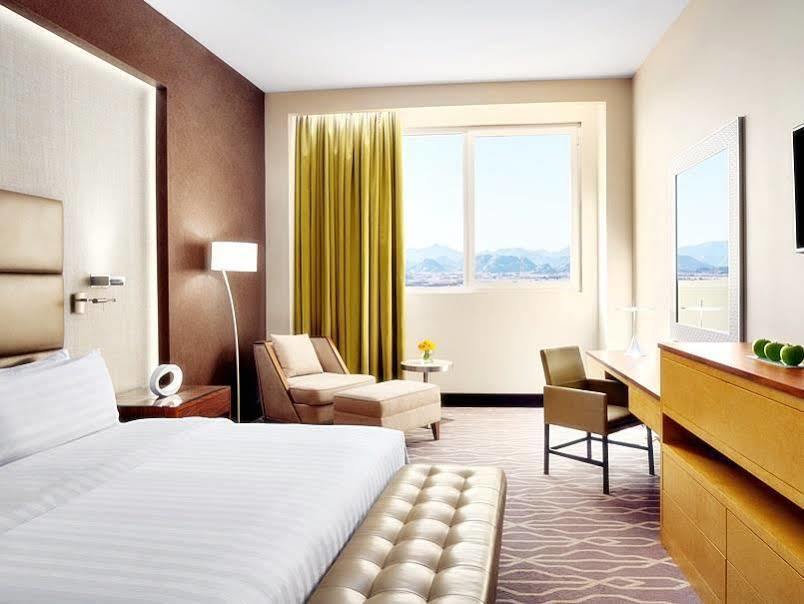 Millennium Hail Hotel Exterior foto A guest room at the Conrad Punta del Este